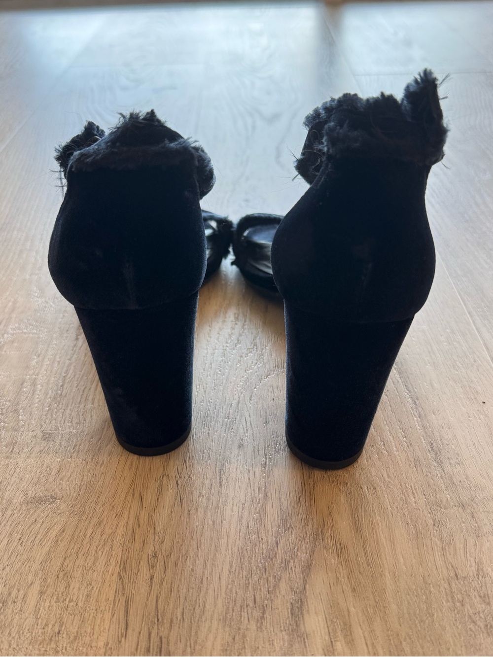 Stuart Weizmann Navy Frayed Velvet Block Heel Sandal Size 8 EUC - Picture 9 of 9
